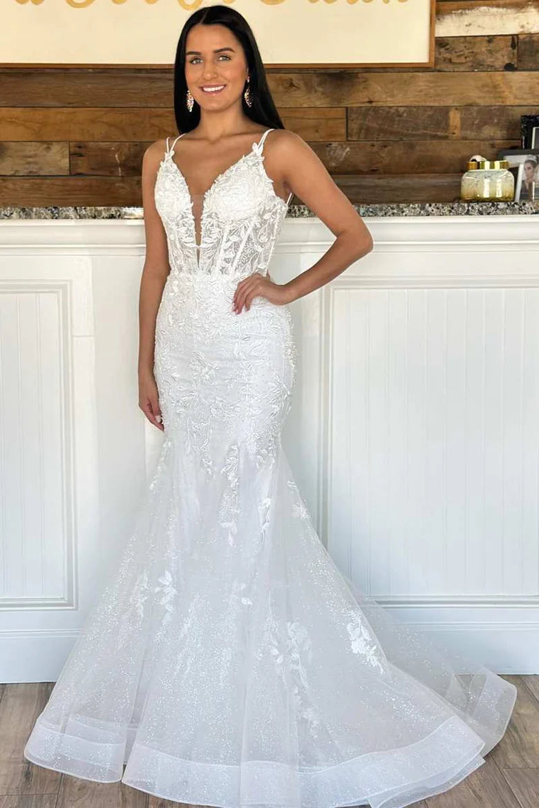 Vestido de fiesta de encaje con escote en V profundo y corte trompeta